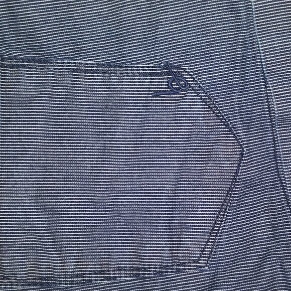 Size 29 pin-striped bebe short - Picture 2 of 5